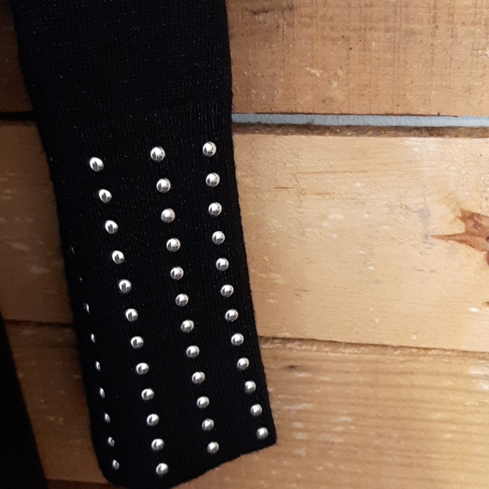Questions women's black sweater Size M - Picture 2 of 3